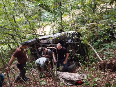 ДТП в Ткуарчалском районе. Автомобиль с российскими туристами сорвался в пропасть у села Акармара.