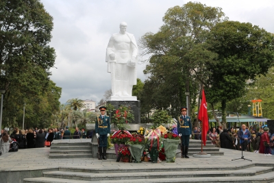 В день 77-летия Победы в Великой Отечественной войне  сотрудники МЧС  Абхазия  приняли участия в торжественных мероприятиях, приуроченных к Дню Победы
