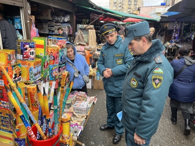 В канун новогодних праздников МЧС Абхазии проводит проверку мест продажи пиротехнических изделий