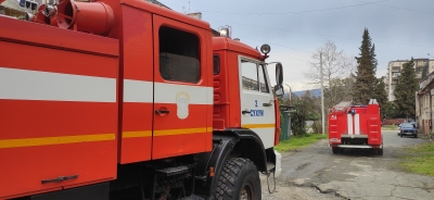 В квартире  жилого дома  в Сухуме загорелась мебель