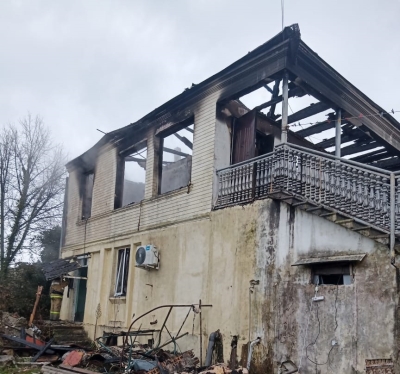 Пожар в селе Мачара, Гулрыпшского района. По Абжуйскому шоссе загорелся частный двухэтажный дом