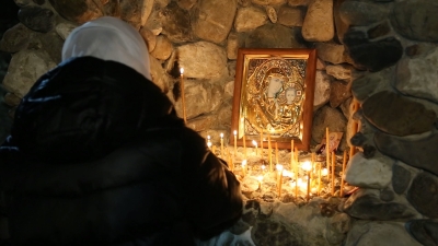 Сотрудники МЧС Абхазии несли дежурство в Крещенскую ночь у источника Святого Василиска в селе Каман