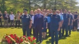 В годовщину начала Отечественной войны народа Абхазии спасатели возложили цветы к мемориалу Первого Президента Владислава Ардзинба